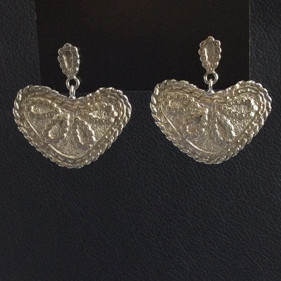 Vintage Enchanting Heart Dangles - Picture 1 of 4